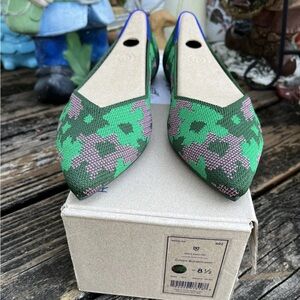 Rothys Green Floral Botanicamo Points Sz 8.5 Ballet Pointed Toe Floral Camo Knit